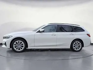 BMW 320 d xDrive Touring Innovationsp. AHK Bild 3