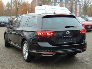 Volkswagen Passat Variant 2.0 TDI DSG Elegance Bild 3