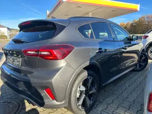 Ford Focus Active 1.0 EcoBoost Automatik Bild 4