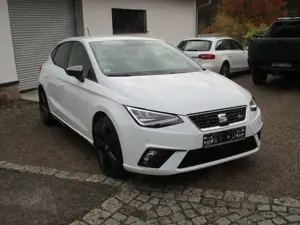 SEAT Ibiza FR Black Edition+Navi+Voll LED+Apple CarPl Bild 1