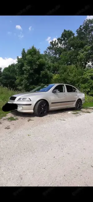 Skoda Octavia 1.6 FSI Elegance Bild 2