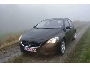Volvo V40 D3 Kinetic man./Winter-Paket/Einparkhilfe hi Bild 4