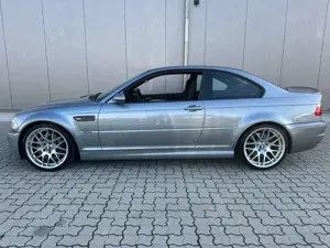 BMW M3 CSL !Unfallfrei, Nachlackierungsfrei, 2 Hand! Bild 2