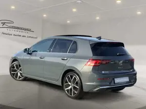 Volkswagen Golf VIII 1.5 eTSI DSG Style ACC LED Pano Navi H Bild 4