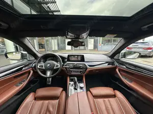 BMW 550 M550i xDrive INDIVIDUAL BW AHK St.Hzg TV LASER Bild 2