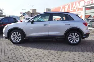 Audi Q3 35 1.5 TFSI advanced S-Tronic LED Kamera AHK Bild 3