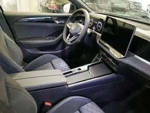 Volkswagen Passat Variant 1.5 TSI eHybrid R-Line AHK KAMERA Bild 3