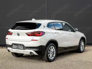 BMW X2 sDrive18d Aut GSD AHK LED Navi Parkassist 1VB Bild 2