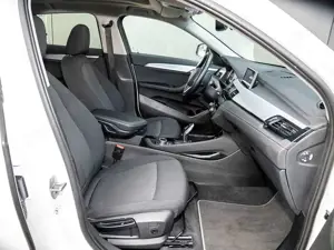 BMW X2 sDrive18d Aut GSD AHK LED Navi Parkassist 1VB Bild 4