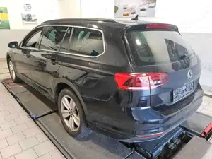Volkswagen Passat Variant Business 2.0 TDI*NAVI*TEMP*XENON* Bild 3