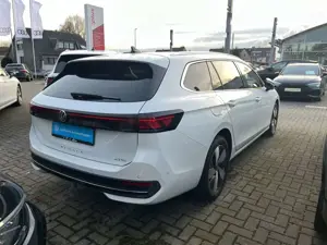 Volkswagen Passat Variant 1.5 eTSI Business IQ 360 AHK LM17 Bild 3