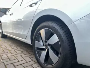 Volkswagen Passat Variant 1.5 eTSI Business IQ 360 AHK LM17 Bild 5