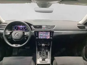 Skoda Superb Combi 2.0 TDI DSG STYLE MATRIX NAVI VIRTU Bild 5