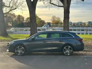 SEAT Leon Leon Sportstourer 1.5 eTSI DSG FR Top Ausgestattet mit SEAT Garantieverlängerung