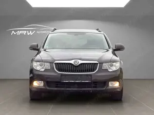 Skoda Superb 2.0 TDI Elegance Combi Bild 3