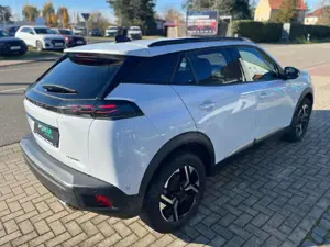 Peugeot 2008 2008 Allure Hybrid 145 +Navi+SHZ+GripCtrl.+360° Bild 3