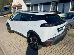 Peugeot 2008 2008 Allure Hybrid 145 +Navi+SHZ+GripCtrl.+360° Bild 4