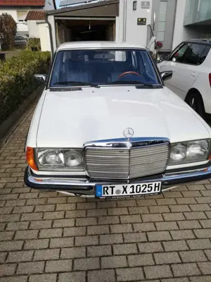Mercedes-Benz 280 E W123 1977 Bild 3