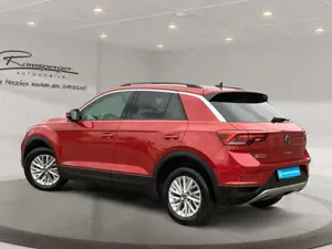 Volkswagen T-Roc 1.5 TSI DSG Life ACC LED Navi Standh. PDC Bild 4
