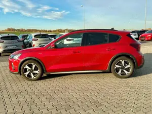 Ford Focus Lim. Active 1.0 EcoBoost 1. Hand ! Bild 4