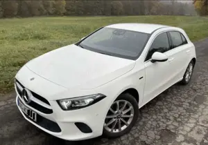 Mercedes-Benz A 250 A-Klasse Plugin Hybrid e 8G-DCT Progressive, AHK