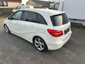 Mercedes-Benz B 200 CDI Motorschaden Bild 4