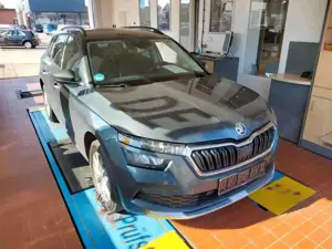 Skoda Kamiq Ambition1.0TSI LED AHK PDC Navi Alu Bild 3