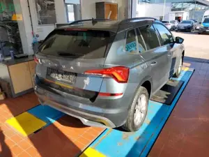 Skoda Kamiq Ambition1.0TSI LED AHK PDC Navi Alu Bild 2