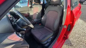 Audi A1 1.6 TDI S line Sportback Navi SHZ Bluetooth Bild 5