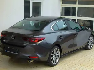 Mazda 3 SKYACTIV-X 2.0 SH-gepflegt, 8-fach, TÜV neu Bild 4