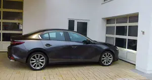 Mazda 3 SKYACTIV-X 2.0 SH-gepflegt, 8-fach, TÜV neu Bild 3
