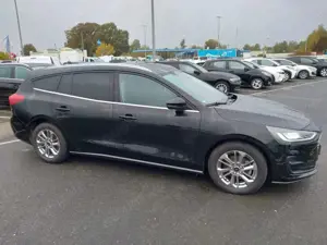 Ford Focus Turnier 1.5TDCI Titanium X AUTOMATIK*LED* Bild 5