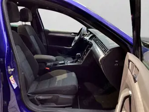 Volkswagen Passat Variant 2.0 TDI DSG R-LINE PANO NAVI AHK Bild 4
