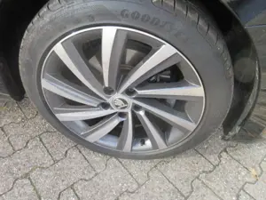 Skoda Octavia Style 2.0 TDI DSG NAVI AHK HEAD UP KEYLESS LEDER ALU APS SITZHEIZUNG LED CLIMATRONIC Bild 5