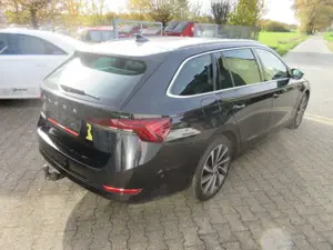 Skoda Octavia Style 2.0 TDI DSG NAVI AHK HEAD UP KEYLESS LEDER ALU APS SITZHEIZUNG LED CLIMATRONIC Bild 3