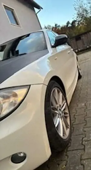 BMW 116 116d DPF Edition Sport Bild 2