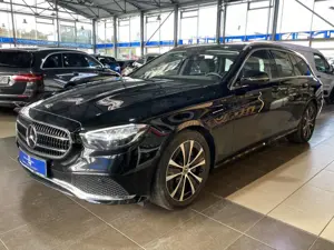 Mercedes-Benz E 300 *ACC*LED*Navi*R.Cam*SHZ*CarPlay
