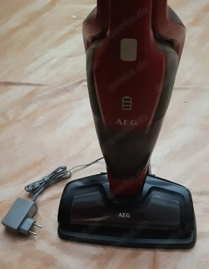 Staubsauger Akku: AEG QX8 Animal X Power mit Ladestation 
