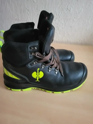 Angeboten werden Arbeitsschuhe in Gr.44..Winteredition..Firma Strauss