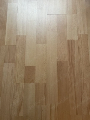 Sehr schöner Laminatboden 