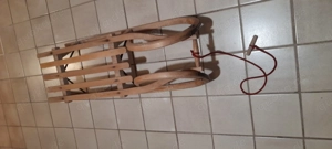 Holzschlitten zum Rodeln