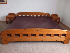 Massivholzbett aus schwedischer Kiefer