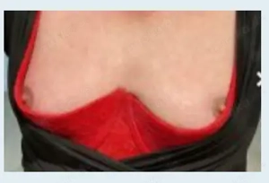 DWT mit schönen weiblichen Brüsten