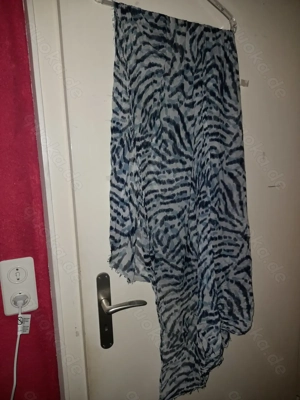 Tuch Schal mit blauem Muster von Codello