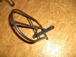 Sattelhalter für Wandmontage schwarz Metall