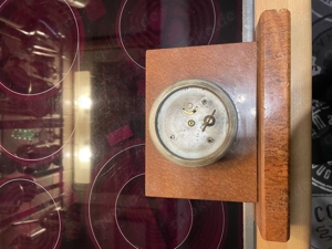 Tischuhr Art Deco aus Stein rötlich mechanisch  Bild 3