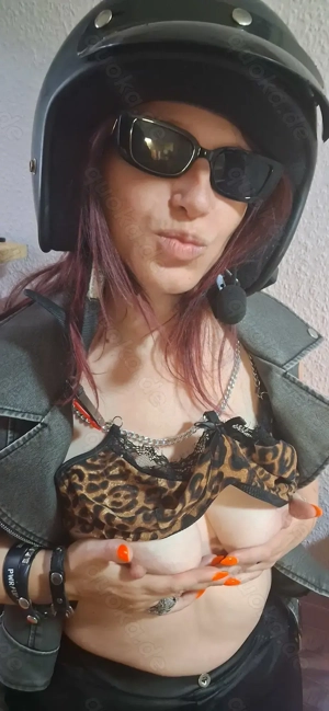 Die pure Lust einer reifen Crazy Frau erleben Bild 2