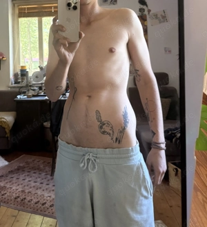 Ich (m,32) suche Frauen die mich nackt für dich kochen lassen und oder ihre Hausarbeit machen lassen