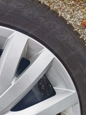 Winterräder Dunlop für Golf 7 mit Radzierkappen Bild 2