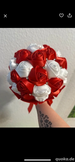 Brautstrauß rot-weiß aus Satinrosen mit Perlenw